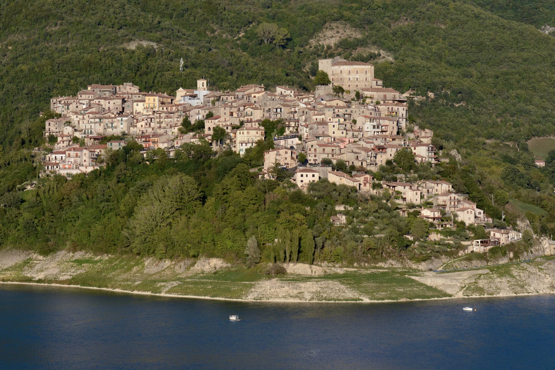 Castel di Tora, Lazio