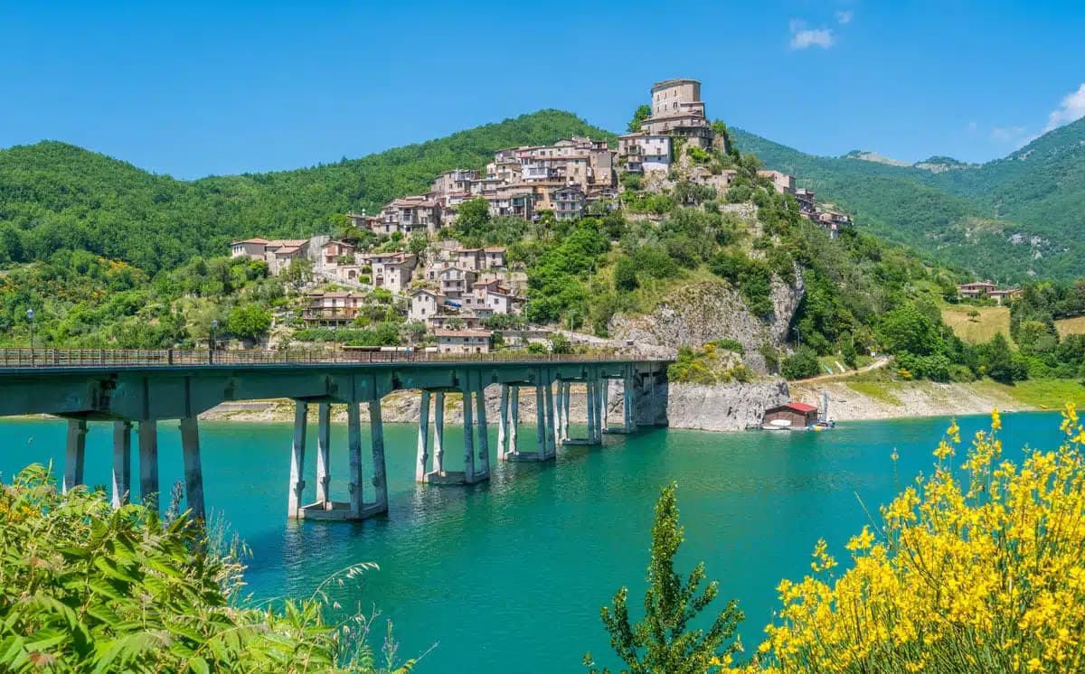 Castel di Tora — photo 2