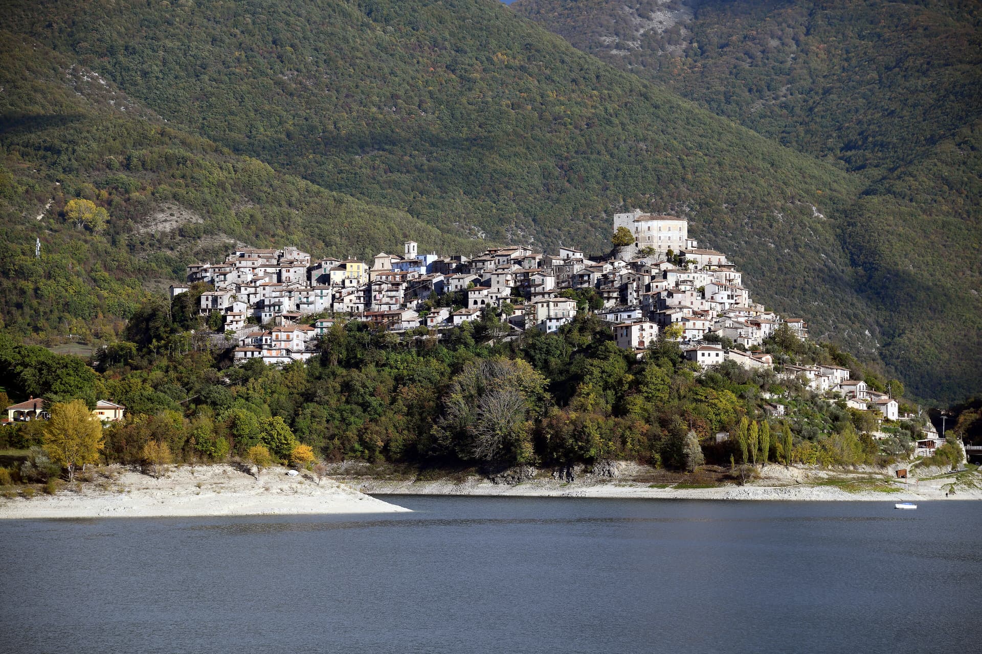 Castel di Tora