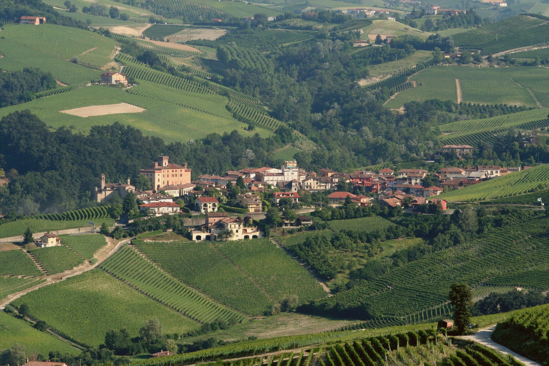 La Morra, photo 1
