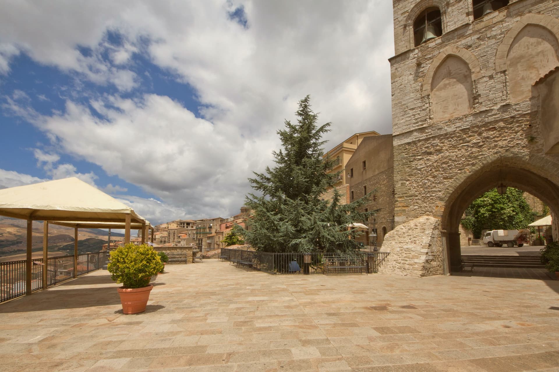 Gangi, photo 1