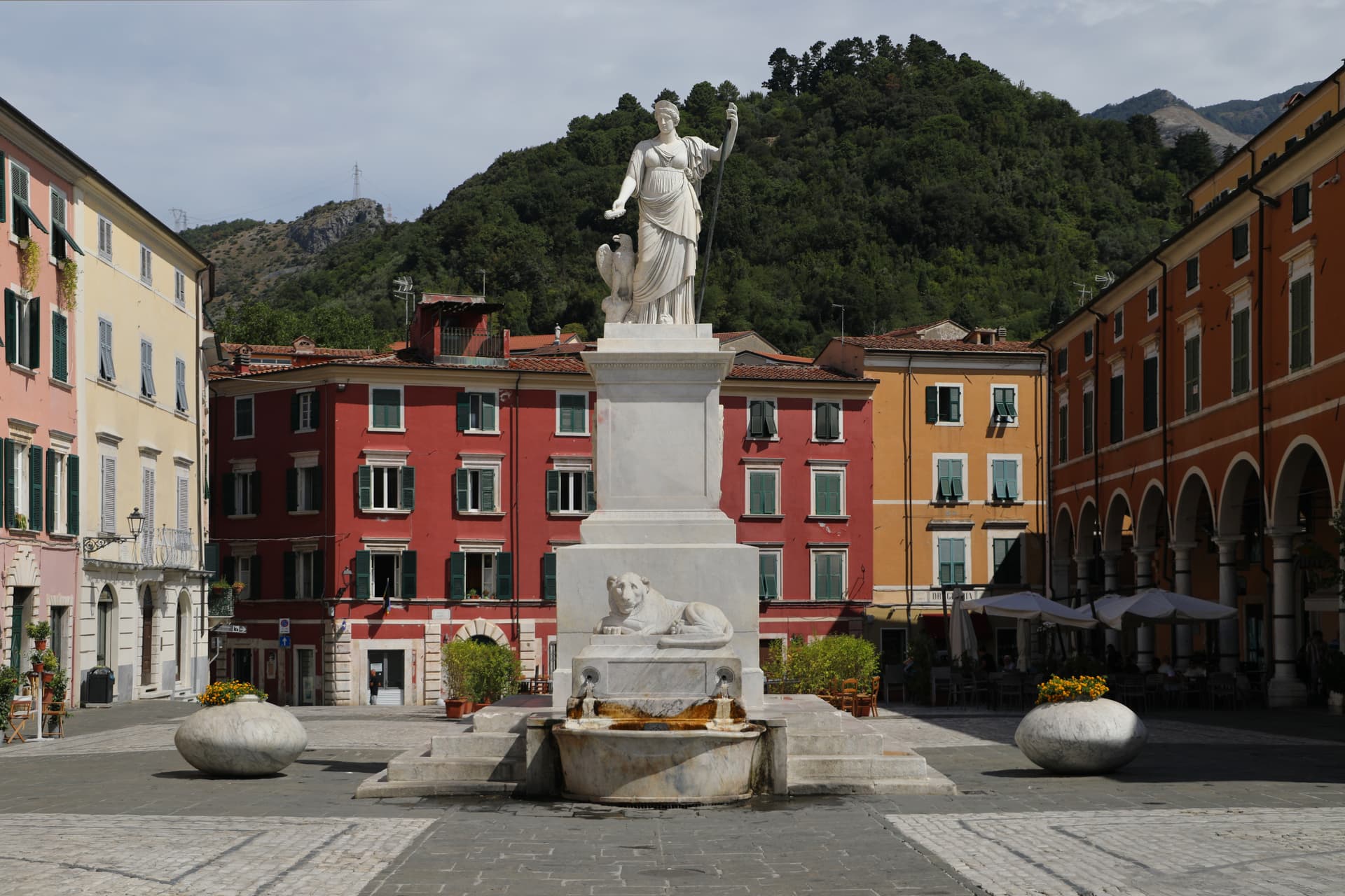 Carrara — photo 2
