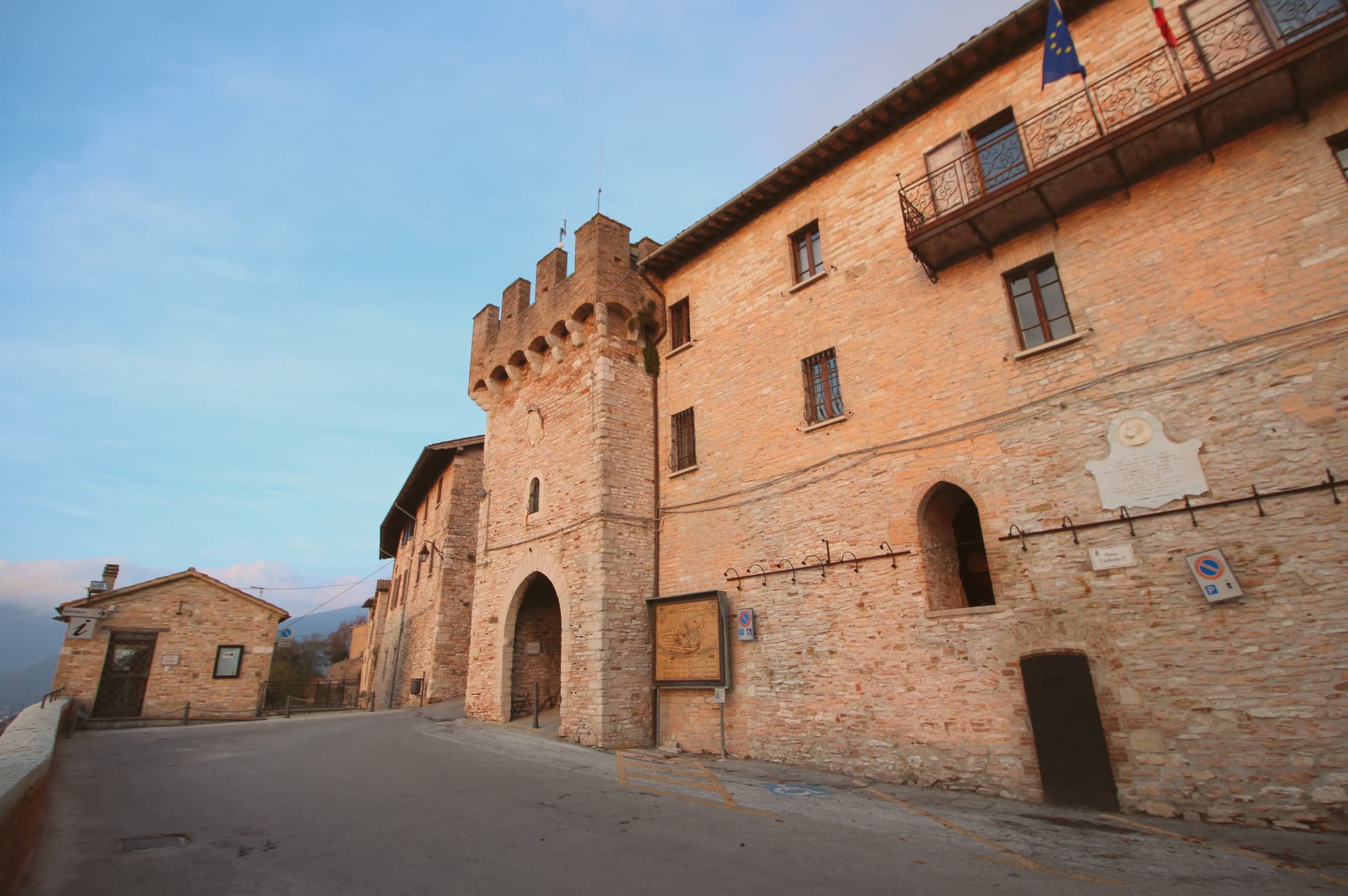 Fossato di Vico, photo 2