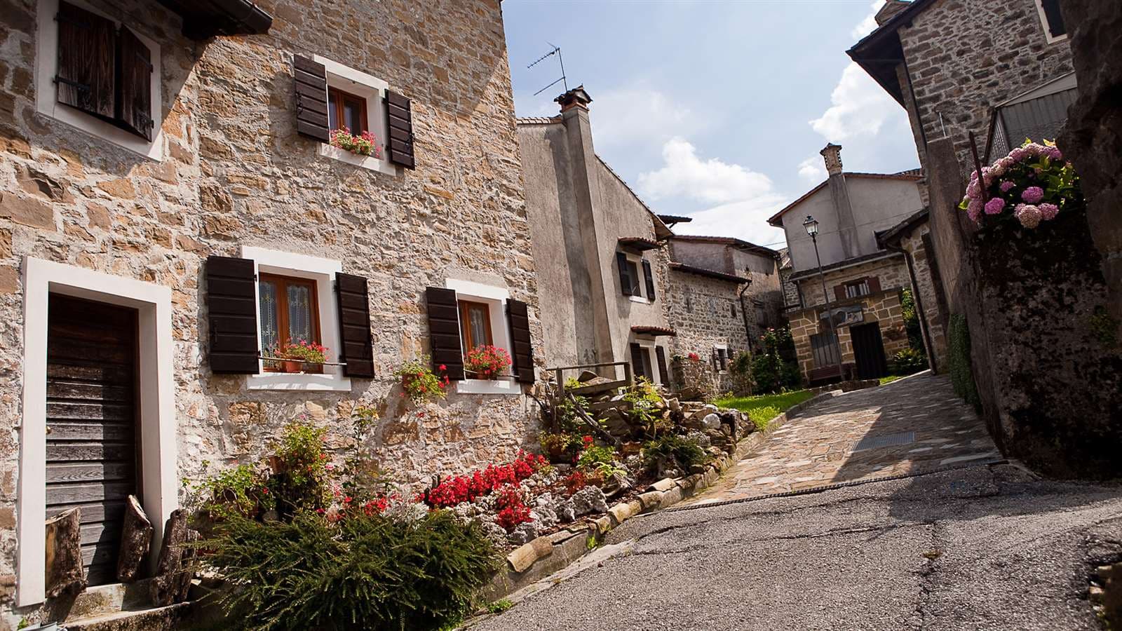 Frisanco — photo 2