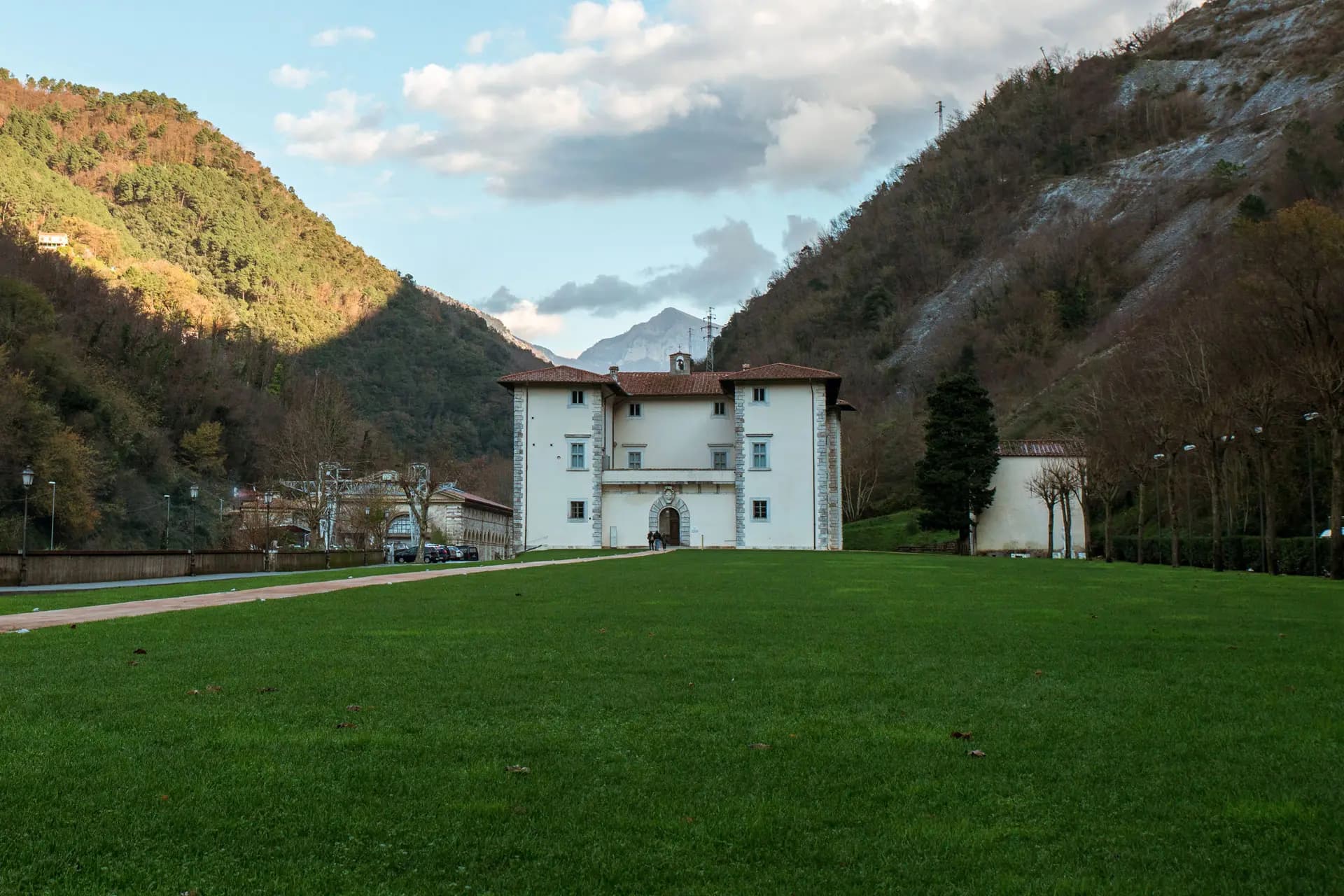 Seravezza — photo 1